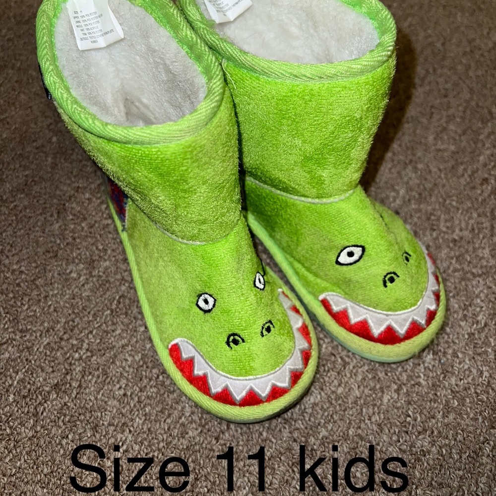 Cute kids Dinosaur boots!